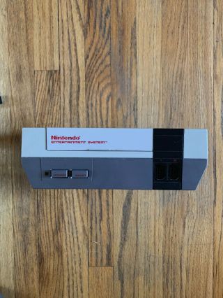 Vintage Nintendo Entertainment System W/ 8 Games 2 Controllers