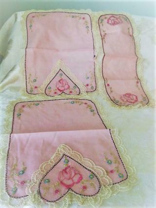Vintage Pink Dresser Scarf and 3 Doilies Embroidered Hearts Flowers Lace Edging 2