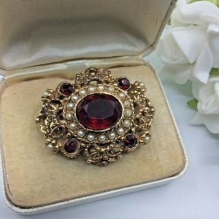 Vintage Jewellery Ruby Rhinestone & Faux Pearl Ornate Gold Tone Oval Brooch Pin