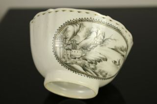 A Chinese Qianlong period (1735 - 1796) “en grisaille” landscape tea bowl cup 3