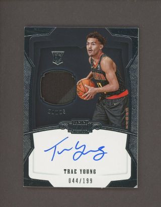 2018 - 19 Panini Dominion Trae Young Hawks Rpa Rc Patch Auto 44/199