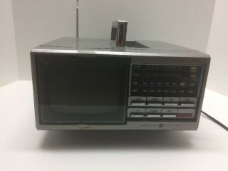 Vintage GE Portable TV Radio Model 7 - 7150A AM FM UVH VHF 5 