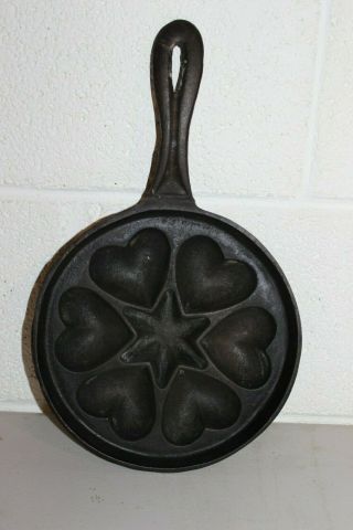 Vintage Cast Iron Muffin Cornbread Mold Skillet Gem Pan Heart Star - 8.  5 " D