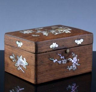 FINE ANTIQUE CHINESE HUANGHUALI & MOTHER OF PEARL BIRD LANDSCAPE DESK TABLE BOX 3