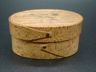 Fabulous Antique Small Oval Box Figured Maple Or Birch 2 - 3/4 " X 1 - 3/4 " Shaker ?