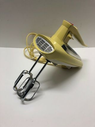 Vintage General Electric Hand Mixer 30m47 Yellow 3 Speed Great Atomic Age Look