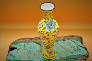 18th Century - CHINESE Antique ENAMEL Mille Fleur FLOWER Vase Fine YELLOW GROUND 2