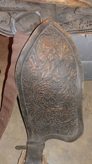Antique Western Designed Leather Horse Saddle & Stirrups - Brown 26 