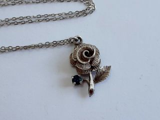 (e28) Vintage Sterling Silver Necklace With Sapphire Flower Pendant