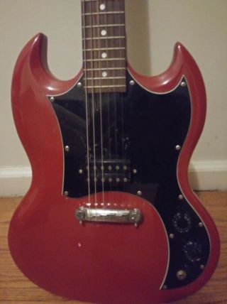 Vintage Gibson Electric Guitar With Amp and Picks 2