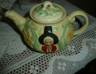Vintage Welsh Lady & Daffodils Teapot