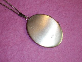 A Lovely vintage 1930 ' s engraved ROLLED GOLD Locket and Chain. 2