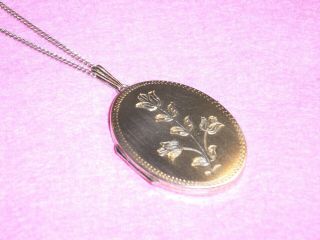 A Lovely vintage 1930 ' s engraved ROLLED GOLD Locket and Chain. 3