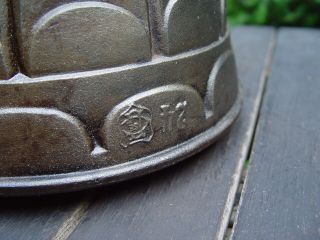 cast iron bundt cake pan,  cast iron cake pan,  antique,  Le Creuset No.  24 3