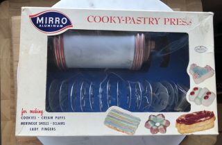 Vintage Mirro Cooky - Pastry Press Model 530 - 9250 14 Disks - 3 Tips Box
