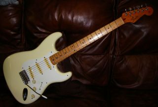 Vintage 1982 Fender Stratocaster Guitar Mij Maple Vintage 57ri St357