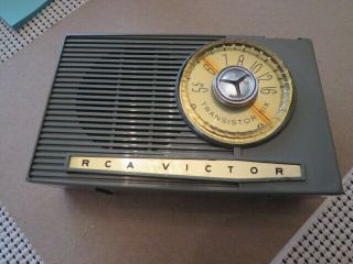 Vintage Rca Victor Radio Avacado Green Model 9 - Bt - 9j