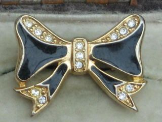 LOVELY VINTAGE 80 ' S GOLD PLATED BLACK ENAMEL AND WHITE DIAMANTE BOW BROOCH 3