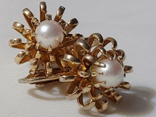 Vintage Coro Mid - Century Modern Gold Tone Faux Pearl Flower Clip - On Earrings