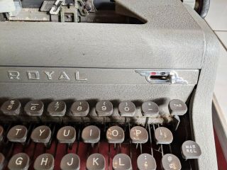Vintage Royal Quiet De Luxe Typewriter With Case 1951 Grey Machine Yellow Case 2
