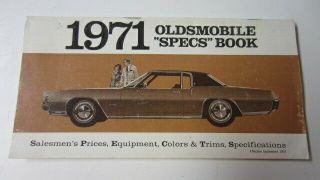Vintage 1971 Oldsmobile " Specs " Book / Salemen 