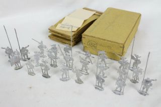 24 Vintage Tin Flats Zinnfiguren Scholtz Box War Lead Soldiers German Horse Toy
