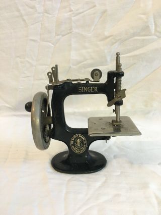 Antique Miniature Hand Crank Singer Sewing Machine,  Model 20