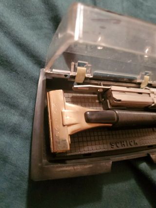 Vintage Schick Injector Razor In Case With Blades