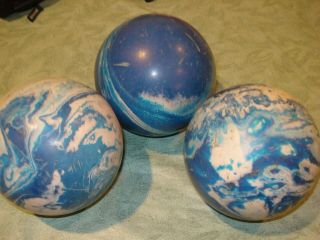 Vintage Set Of 3 Unmarked Duckpin Bowling Balls Blue/white 5 " Approx 3 8 1/4