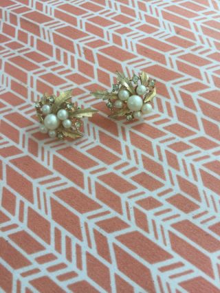 Vintage Trifari Pearl And Rhinestone Clip On Earrings