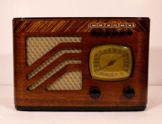 Old Antique Wood Philco Vintage Tube Radio - Restored Art Deco Table Top