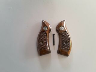 Smith & Wesson J Frame Round Butt Grips.  Vintage Grips 2