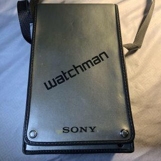 Vintage Sony Watchman Black And White Portable Tv Fd - 40a 1985 Silver Carry Bag