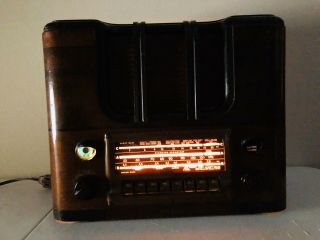 ANTIQUE 1938 RCA VICTOR 97T W PUSH BUTTONS & GREEN TUNING EYE TUBE VINTAGE RADIO 2