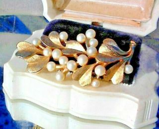 Signed Crown Trifari Vintage Gorgeous Pearl Beads & Textured Flower Brooch Pin