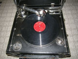 Antique Brunswick Model 101 Portable Wind Up Phonograph In Good Order