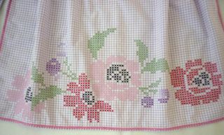 VINTAGE HOSTESS HALF APRON LILAC /WHITE GINGHAM X STITCH HENS PARTY GIFT HOME 3