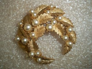 Vintage Trifari Gold Tone And Faux Pearls Floral Brooch