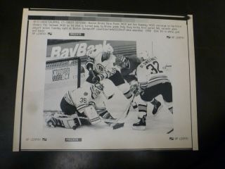 Vintage Wire Press Photo - Andy Moog Dave Poulin & Sweeney Boston Bruins 4/17/1990