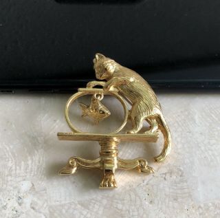 Vintage - Gold Tone Cat On The Table Fish Dangling In A Fish Bowl Charm Pin