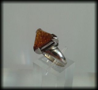 Vintage 925 Solid Sterling Silver and Baltic Amber Triangular Cabochon Ring 2