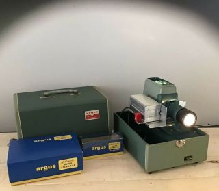 Vintage Argus 300 Slide Projector With Case Complete And Bulb.