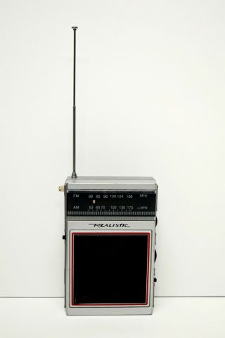 Vintage Realistic Model 12 - 719 Am Fm Transistor Radio Silver |