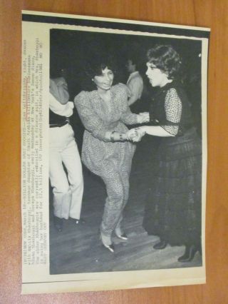 Vtg Ap Wire Press Photo Actress Gina Lollobrigida With Nabila Khashoggi 3/18/81
