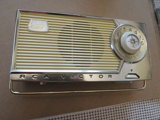 Vintage 1959 Rca Victor Radio Transicharge Am Deluxe 1 - Bt - 29 Swing Stand