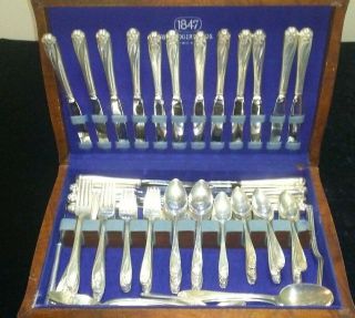 Vintage 1847 Rogers Bros Is Daffodil 147 Piece Silverware Set With Chest