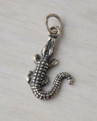Vintage Sterling Silver 925 Necklace Pendant Of Baby Crocodile Reptile Ornament