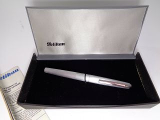 Vintage German Pelikan P482 Fountain Pen Brushed 14ct White Gold M Nib
