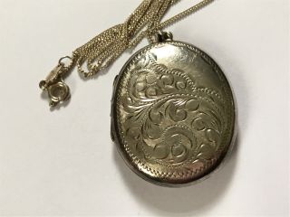 Vintage Large Silver Photograph Locket Pendant On A 18” Silver Chain.