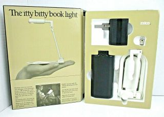 Vintage The Itty Bitty Book Light.  1982 Zelco /